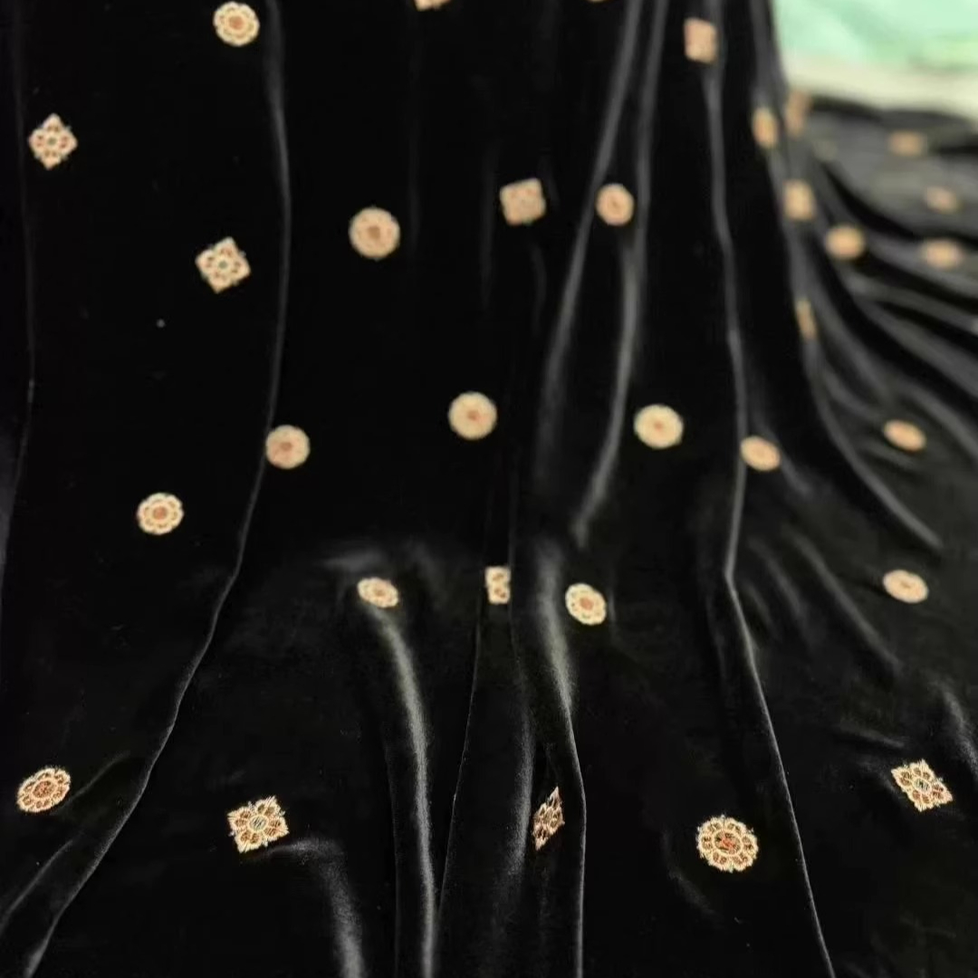 ผ้ากำมะหยี่ไหมปักลายสีดำเขียว  - Sewing Velvet Fabric บทวิจารณ์และราคา